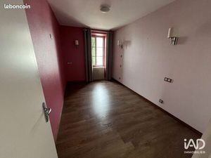 Local 550 m² NOUZERINES