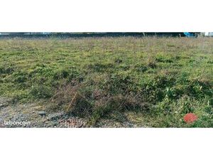 Terrain 1 050 m² Gauriaguet