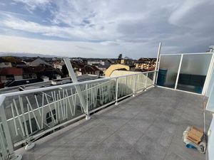 À vendre – T3 dernier étage avec splendide vue sur les Pyrénées – Pau Centre  première cei