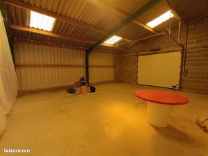 ENTREPOT 150 M² proche 4 voies