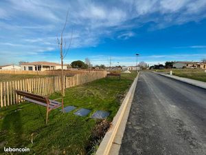 Terrain viabilise saint germain du puch 675m2