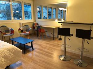 Grand Studio rénové  meublé et équipé