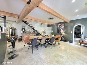 Maison 8 pièces 300 m²