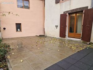 Loue appartement F3 en Rez de jardin avec une grande terrasse