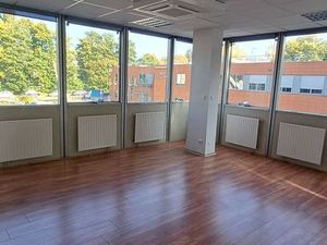 Local commercial bureau 230m2