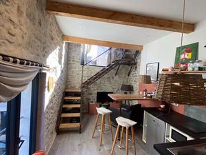 Maison en pierre 2 faces  3 niveaux terrasses calme