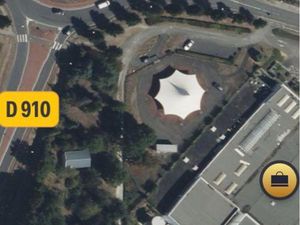 Terrain constructible en Zone urbanisée à destination d'activités commerciales