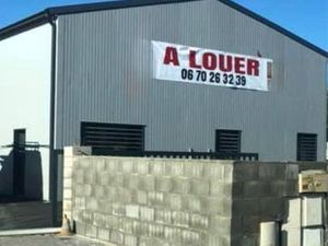 Loue Dépôt hangar