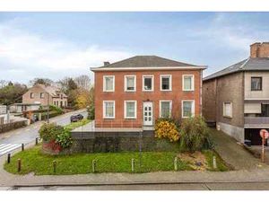 Grande maison avec 4 chambres.