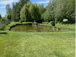 Terrain de loisirs avec étang privé et rivière