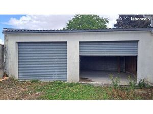 Parking/box 1 pièce 42 m²