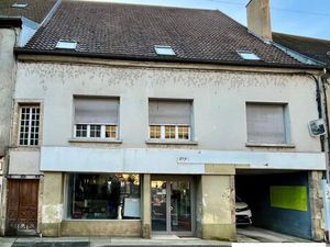 Local 151 m² Ornans