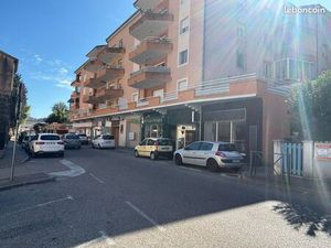 Local commercial spécial restauration – 75 m² + terrasse – Emplacement idéal à Vals-les-Ba