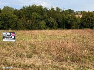 Terrain 2 792 m² Poursac