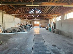 Entrepôt avec appartement