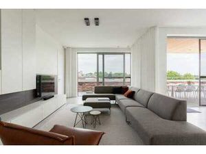 Prachtig bemeubelde penthouse met uniek dakterras in hart...