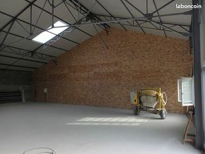 Location local 160 et 80 m² ou 240 m²