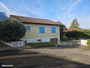 Chapareillan - Maison familiale avec piscine - Quartier résidentiel La Meunière