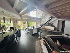 Maison 9 pièces 327 m²