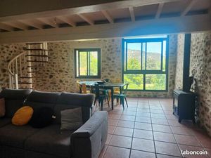 Maison en pierres et poutres apparente