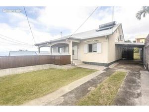 Villa + petit jardin avant + abri