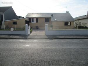 Maison de plain pieds avec grand garage  dépendances et studio avec revenus locatifs