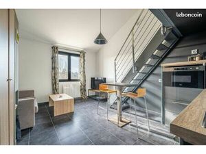 Loue T2 face au golf de la tour de Salvagny