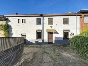 Maison à rénover – Grand jardin & accès arrière