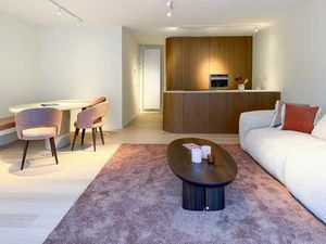 Appartement luxueusement rénové bénéficiant d'un emplacem...