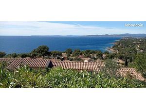 Petite maison 2 pièces de 32 m2 + terrasse + pk