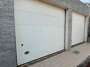 Petit local de 18m2 pouvant servir de garage ou de lieu de stockage. ■Carrelage au sol  ea