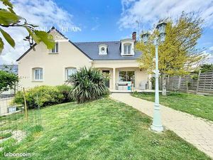 Maison de plain pied et étage  grande famille  sous sol total  piscine chauffée