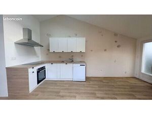 Roquefort centre - t2 rénové à neuf - patio & dpe b