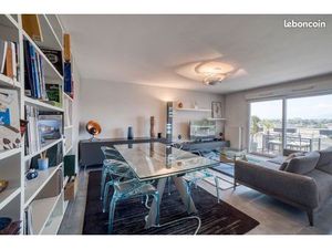 Dans résidence de standing de 2008 - Superbe appartement 3 pièces - Proche tram et frontiè