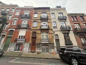 Spacieux appartement une chambre avec cour à Forest