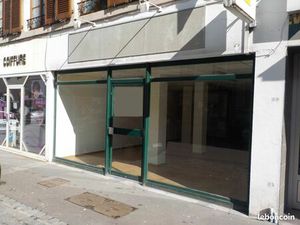 Remiremont : beau local avec vitrines