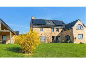 Charmante villa 4 façades à Ogné