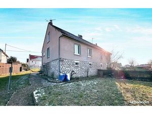 Maison mitoyenne de 68 m² de 6 pièces + un sous-sol de 55 m² sur un terrain de 445 m² à ve