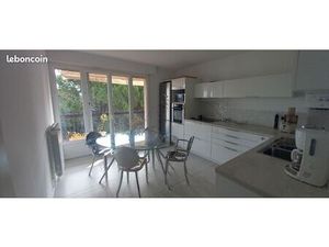 Appartement traversant 79 m² avec terrasse  garage  cave et parking