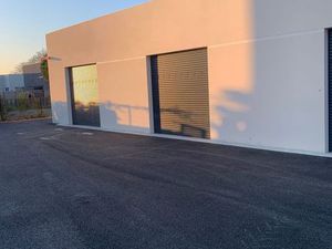 Local artisanal/ commercial 64 m² – Zone Albères Méditerranée – Bail 3/6/9
