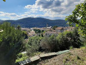 Magnifique terrain constructible plein sud  vue imprenable sur la ville et les montagnes a