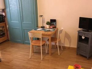 Loue studio meublé à l année