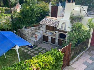 Haut de villà avec jardin