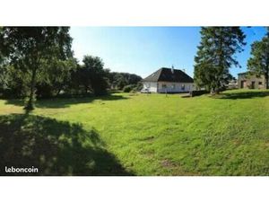 Grande maison - terrains 11000m² - nb garages et dependances