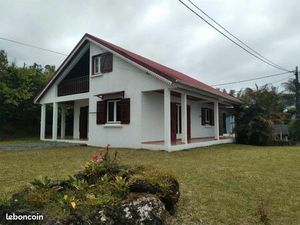 LOUE VILLA F5 NON MEUBLEE 3chambres  BEL AIR  ST JOSEPH