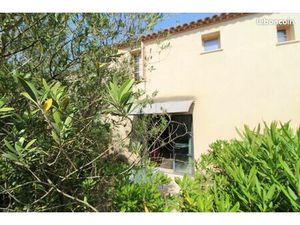 Villa avec terrasse dans un villae tous commerces proche de NARBONNE