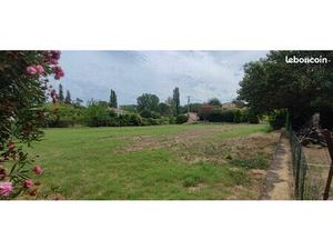 Terrain 1 700 m² Carces