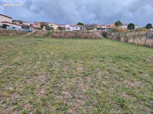 Terrain agricole très proche village pour potager  jardin familial  élevage de poules■Part