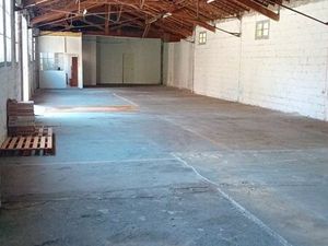 A louer un local de 280 m2 pour un entrepôt de stockage ou une location artisanale  centre
