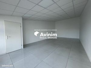 Local 47 m² Baie-Mahault